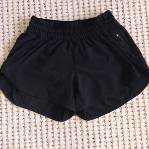 Lululemon Tracker Short V *4 inch